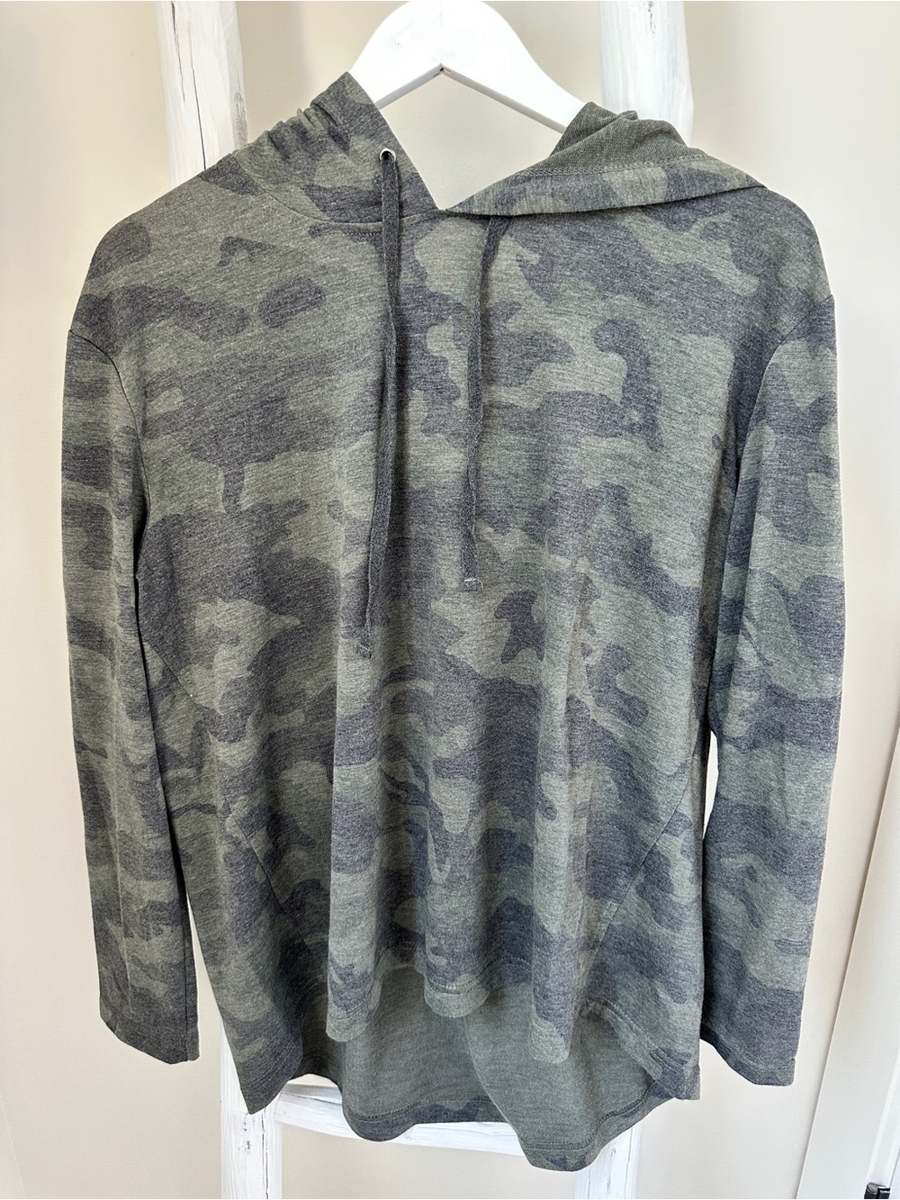 Jane and Delancey Women’s Camouflage Hooded Long-Sleeve Lightweight Hoodie XL
